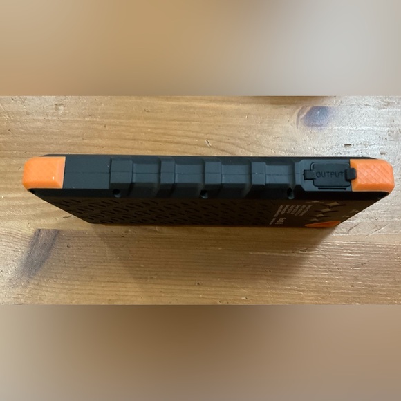 ToughTested: Solar power charger bank withflashlight feature 3 piece bundle/set - Picture 5 of 9